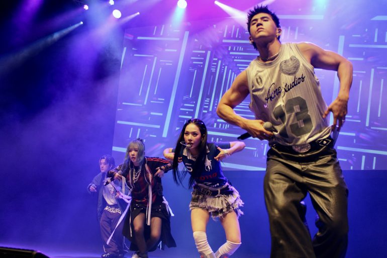 KARD - London - by Abi Scaife - GlitterBeam
